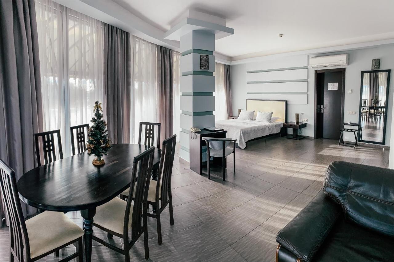Greenstone Hotel Херсон Екстериор снимка