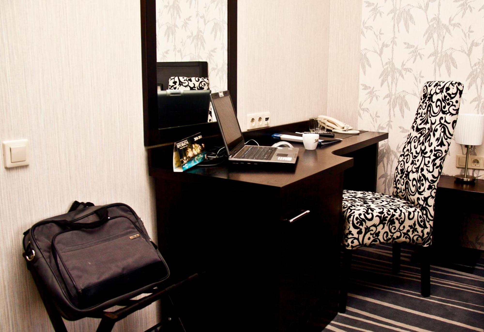 Greenstone Hotel Херсон Екстериор снимка