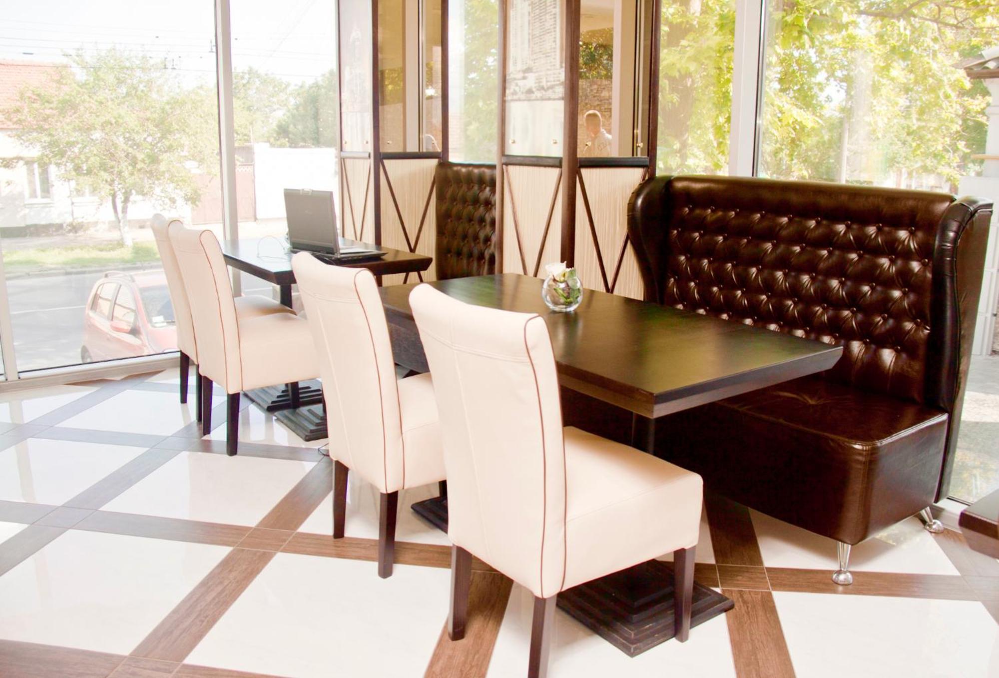 Greenstone Hotel Херсон Екстериор снимка