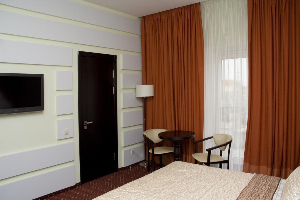 Greenstone Hotel Херсон Екстериор снимка